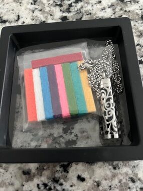 Silver Filigree Aromatherapy Pendant Necklace with Colorful Felt Pads